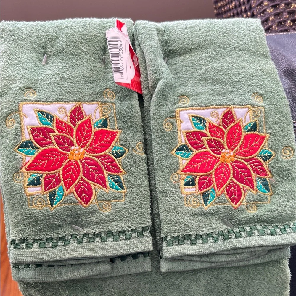 Green Poinsettia Embroidered Towel Set